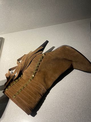 Botines ante flecos tachuelas marrones