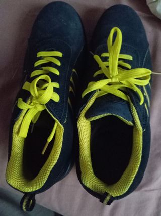 Zapatillas de seguridad negras y amarillas