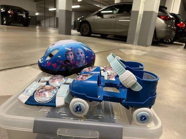 Patines y protecciones Frozen Talla 23-27