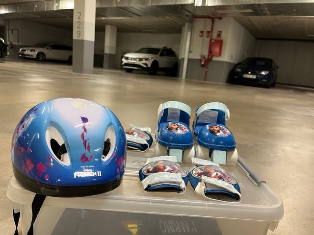 Patines y protecciones Frozen Talla 23-27