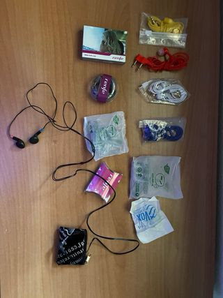 14 auriculares de cable  para móviles o radio