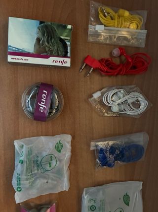 14 auriculares de cable  para móviles o radio
