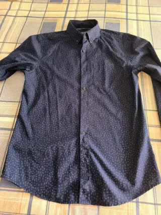 Camisa azul marino estampada
