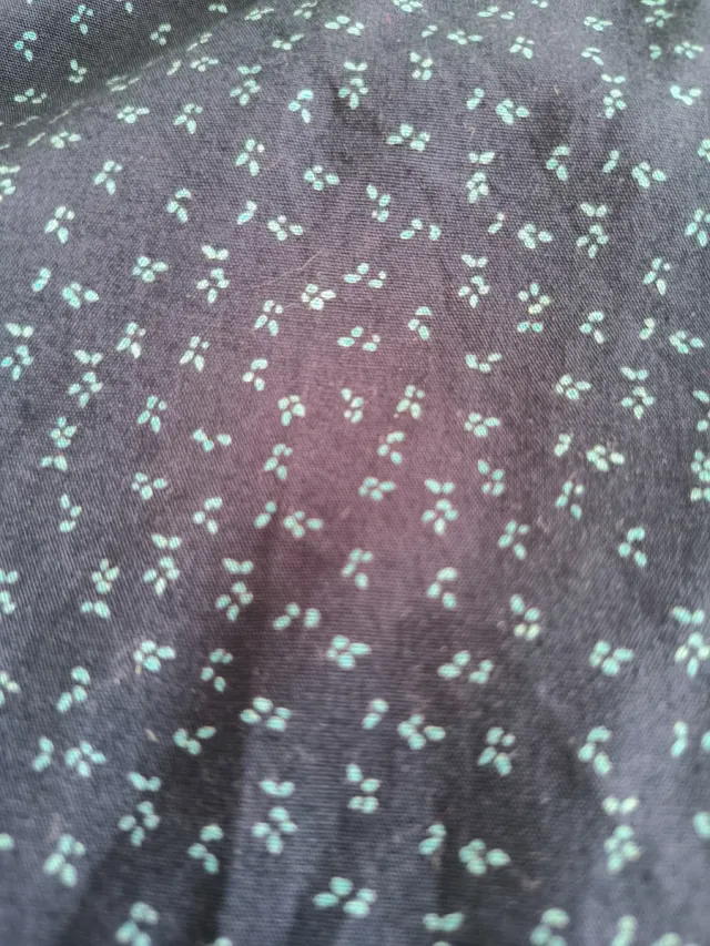 Camisa azul marino estampada