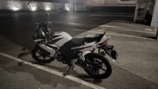 Honda CBR 125cc 2009 Blanca/Negra Pegatina C
