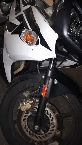 Honda CBR 125cc 2009 Blanca/Negra Pegatina C