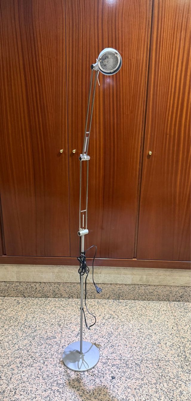 Lampada da terra vintage in metallo grigio