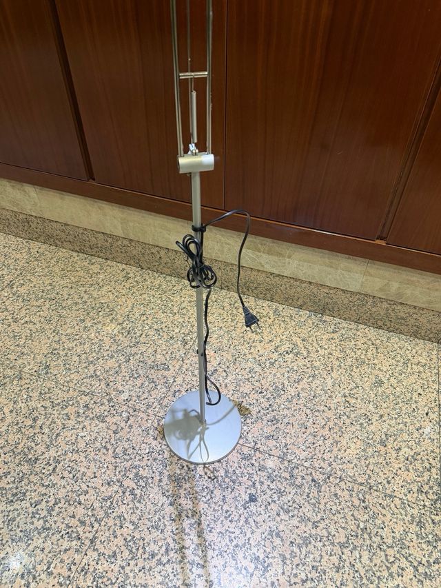 Lampada da terra vintage in metallo grigio