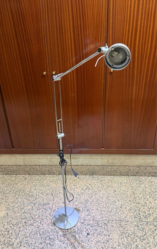 Lampada da terra vintage in metallo grigio