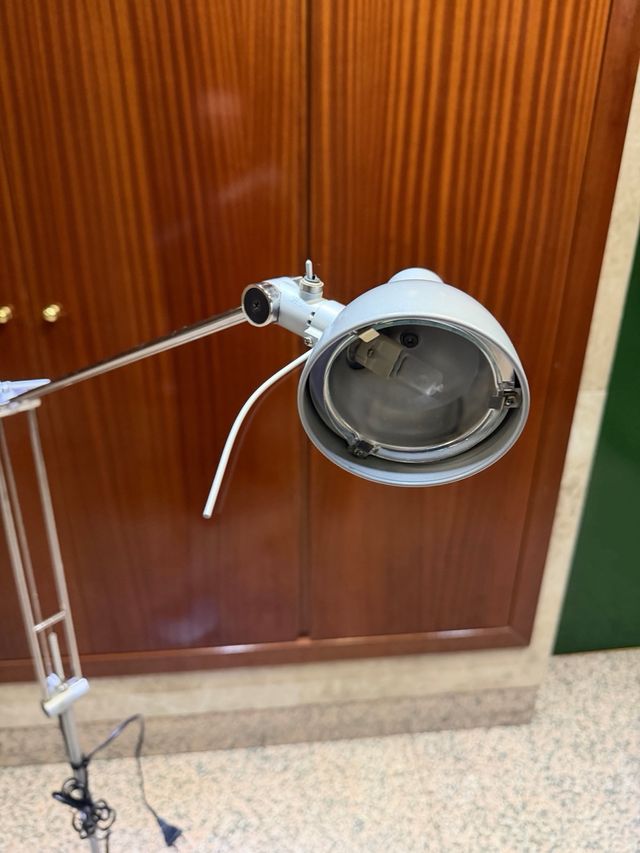 Lampada da terra vintage in metallo grigio