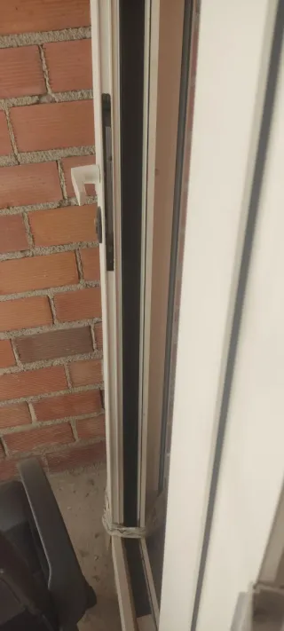 Puerta aluminio con persiana