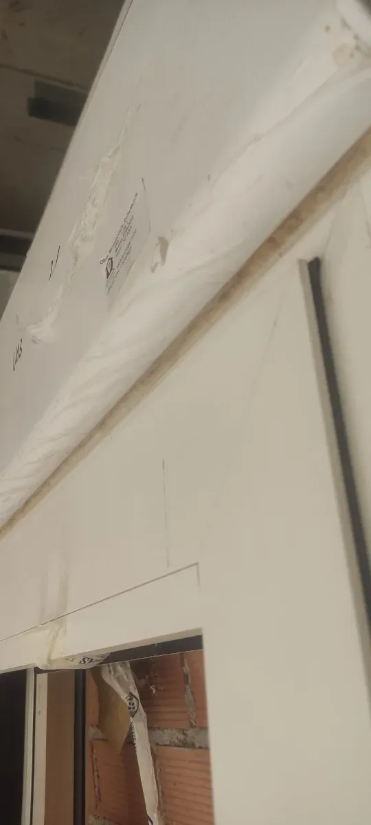 Puerta aluminio con persiana