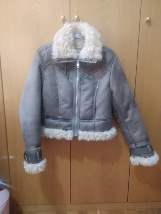 Cazadora Bershka efecto ante con borreguito