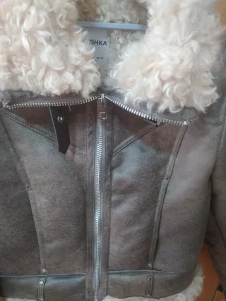 Cazadora Bershka efecto ante con borreguito