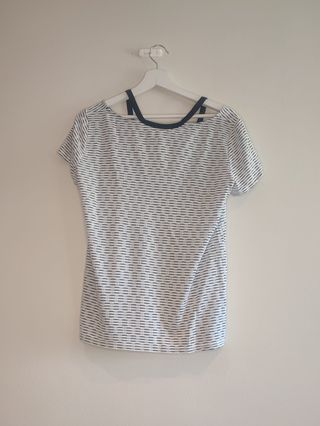 Blusa MSM blanca con rayas azules – Talla M