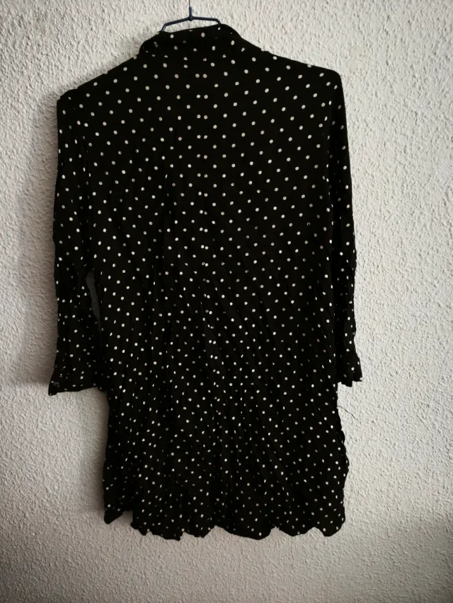 Vestido negro lunares blancos