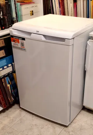 Nevera compacta Beko TSE1284N