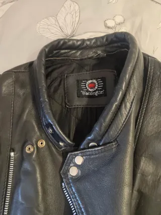 Cazadora de cuero antigua rockera o para moto.