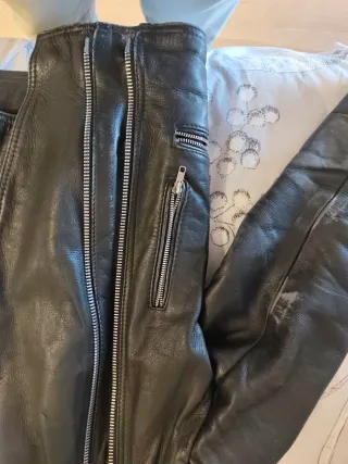 Cazadora de cuero antigua rockera o para moto.