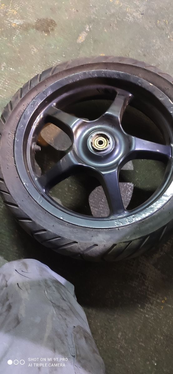 Llantas y neumáticos de scooter 25 euros la unidad