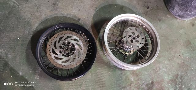 Llantas y neumáticos de scooter 25 euros la unidad