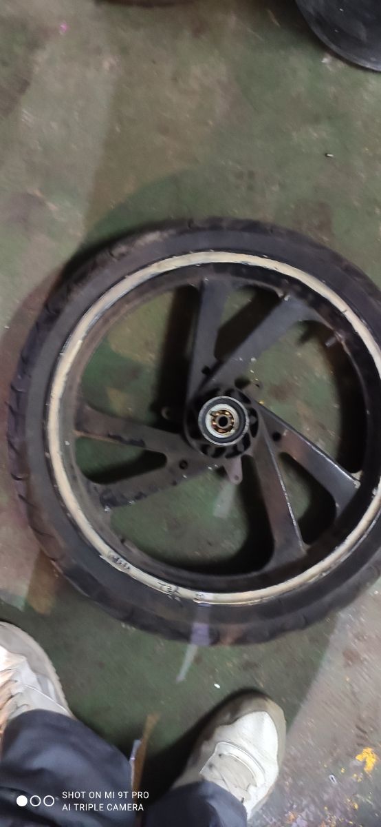 Llantas y neumáticos de scooter 25 euros la unidad