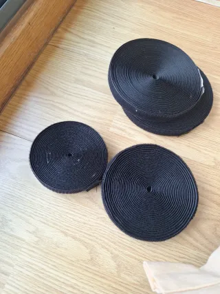 Velcros varios (negro y blanco)