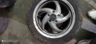 Llanta con neumático diferentes marcas