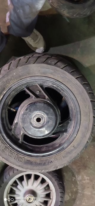 Llanta con neumático diferentes marcas