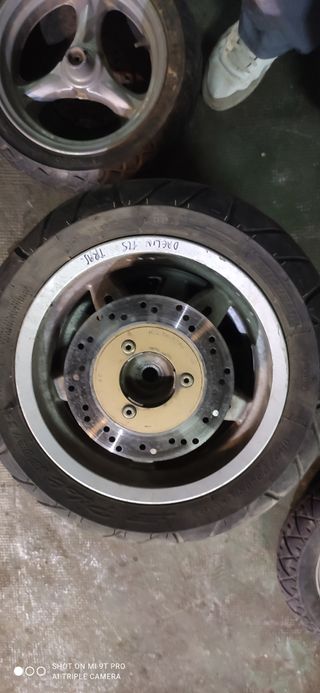 Llanta con neumático diferentes marcas