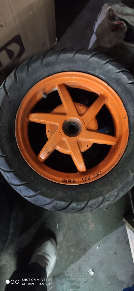 Llanta con neumático diferentes marcas