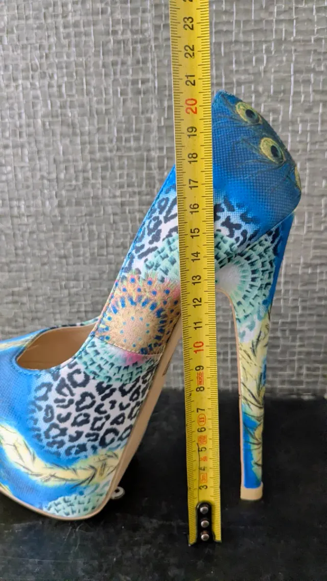 Zapatos de tacón plataforma estampado pavo real