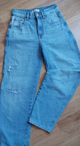 Jeans Pull&Bear Mom Fit - Azul efecto desgastado