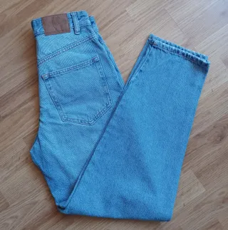 Jeans Pull&Bear Mom Fit - Azul efecto desgastado