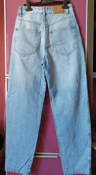 Jeans Pull&Bear Mom Fit - Azul efecto desgastado