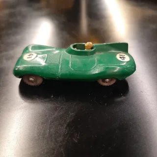 Jaguar D-Type Lesney Verde