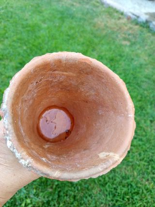 Macetas antiguas de resina y terracota