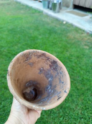 Macetas antiguas de resina y terracota