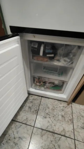 3FFK-6636 nevera y congelador Independiente 285 L