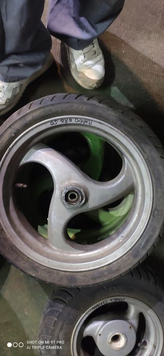 Llantas con neumáticos diferentes marcas 25 euros