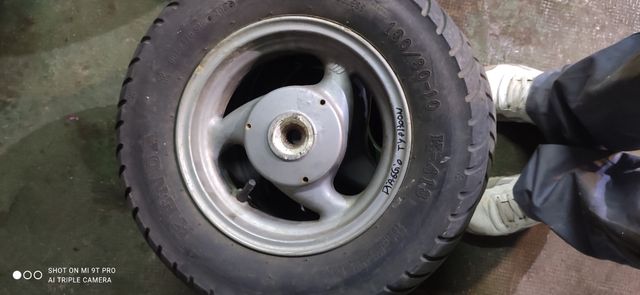 Llantas con neumáticos diferentes marcas 25 euros