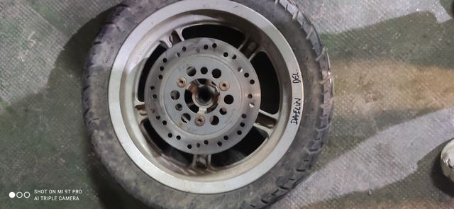 Llantas con neumáticos diferentes marcas 25 euros