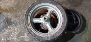 Llantas con neumáticos diferentes marcas 25 euros