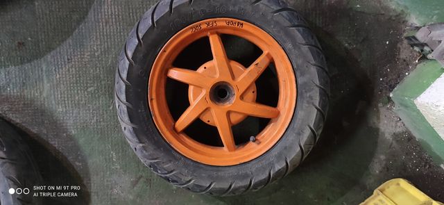 Llantas con neumáticos diferentes marcas 25 euros