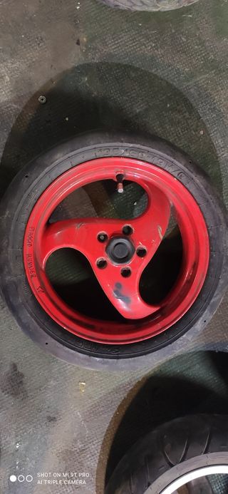 Llantas con neumáticos diferentes marcas 25 euros