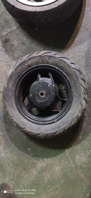 Llantas con neumáticos diferentes marcas 25 euros