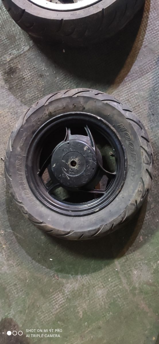 Llantas con neumáticos diferentes marcas 25 euros