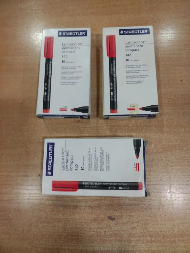 30 Rotuladores permanentes STAEDTLER Lumocolor roj