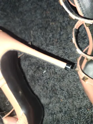 Zapatos de tacón piel con remaches Prima Donna tal