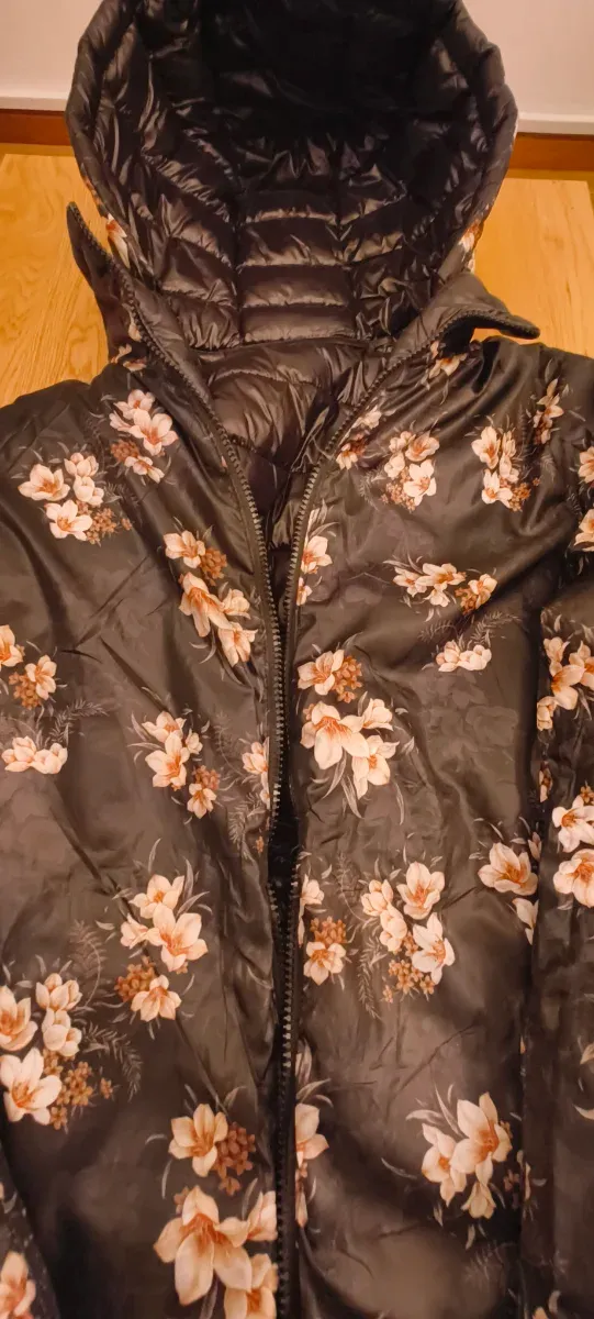 Chaqueta reversible negra y multicolor